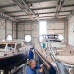 Operai in fase di ristrutturazione yachts